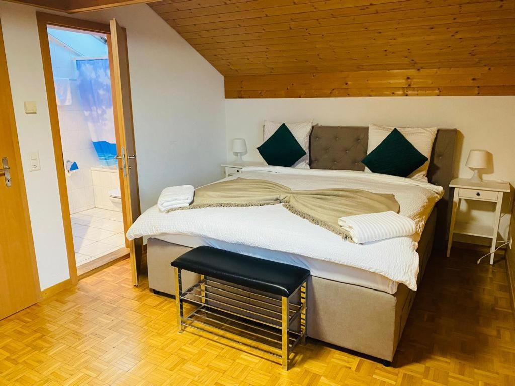 Niederried bei Interlaken Lake View Residence מראה חיצוני תמונה